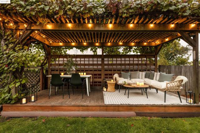 2451 Carmel St, Oakland CA: https://media.crmls.org/mediaz/a3b8bfa2-5b38-43be-8f7d-cca7806d82db.jpg