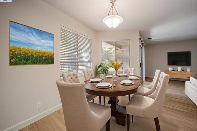 4772 Nicol Cmn, Livermore CA: https://media.crmls.org/mediaz/a3b8c98a-e887-4a38-8ef6-f77ede2e9c9e.jpg