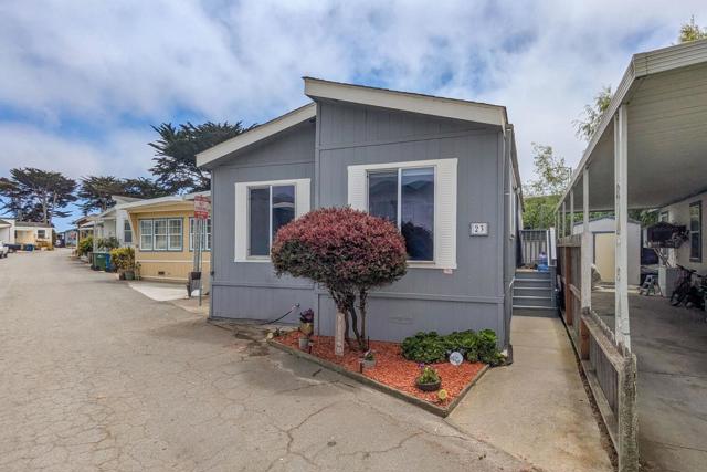 3320 Del Monte Boulevard, Marina CA: https://media.crmls.org/mediaz/a3b8de3e-73a7-45e1-ad6c-d8fc5c3ebf33.jpg