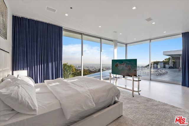 1620 Carla, Beverly Hills CA: https://media.crmls.org/mediaz/a3b8e613-ef76-405a-82ca-f3c5edea3f40.jpg