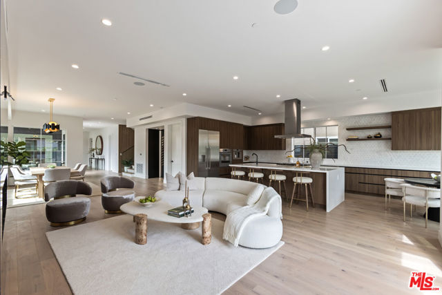 908 Rosecrans Avenue, Manhattan Beach CA: https://media.crmls.org/mediaz/a3b91959-7255-43a1-b497-f0e1703f4eb8.jpg