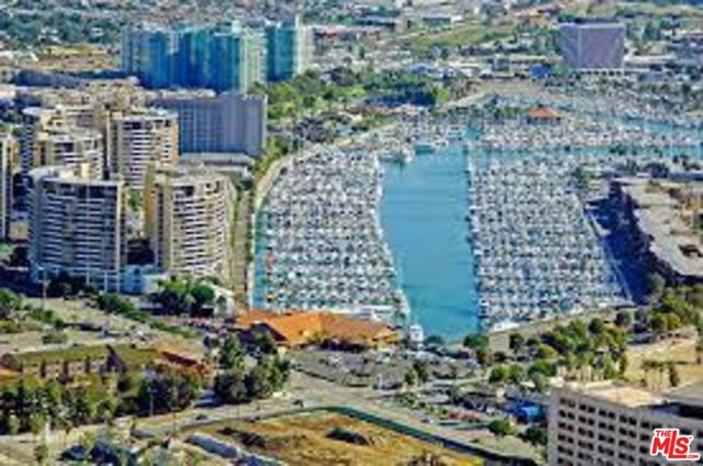 4265 Marina City Dr, Marina del Rey CA: https://media.crmls.org/mediaz/a3b93ceb-92e7-425c-a523-63eadbc5cd38.jpg