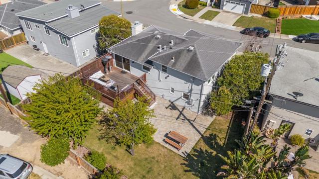 583 Hawthorne Avenue, San Bruno CA: https://media.crmls.org/mediaz/a3b9c7e9-7adc-4bf9-ab45-2325af86608a.jpg