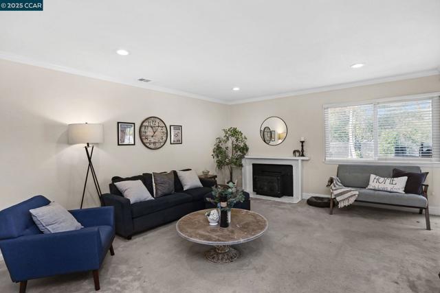2745 Minert Rd, Concord CA: https://media.crmls.org/mediaz/a3ba6267-3ef4-4b0c-b8a0-0febdeb17159.jpg
