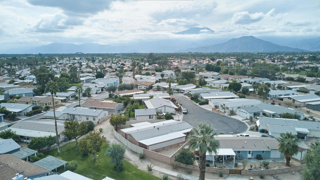 https://media.crmls.org/mediaz/a3ba95c6-561a-4078-84f0-f63973233242.jpg?preset=X-Large