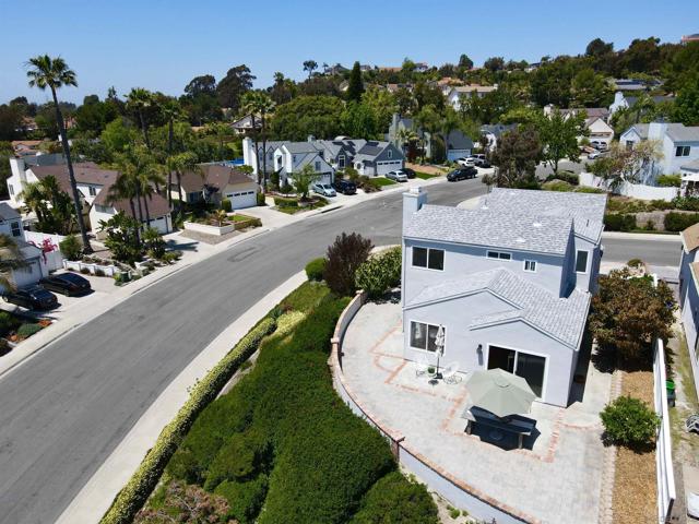 4503 Carnaby, Carlsbad CA: https://media.crmls.org/mediaz/a3bb0f1d-f8ac-43cd-b9c5-7420238f01ad.jpg