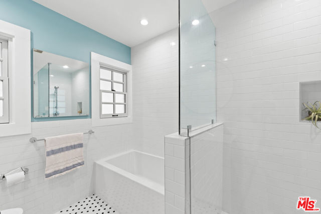 607 S Orange Drive, Los Angeles CA: https://media.crmls.org/mediaz/a3bba4b8-b810-4a97-8d11-aad48f4f7be5.jpg
