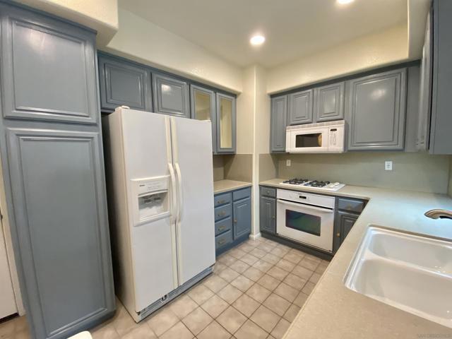6464 Terraza Portico, Carlsbad CA: https://media.crmls.org/mediaz/a3bc0207-2bc2-49d3-9811-5e555bb75735.jpg