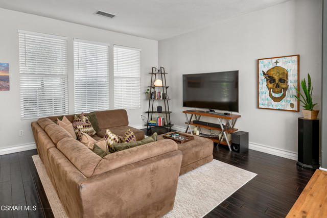 477 Parkview Court, Simi Valley CA: https://media.crmls.org/mediaz/a3bc15ef-2fbc-4bb8-a948-598d5b22b17e.jpg