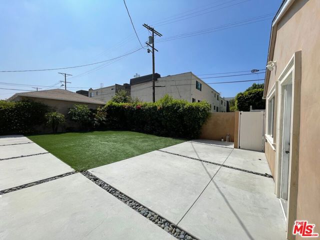 13964 La Maida Street, Sherman Oaks CA: https://media.crmls.org/mediaz/a3bd2011-b7f7-48a3-850f-708d723d5f06.jpg