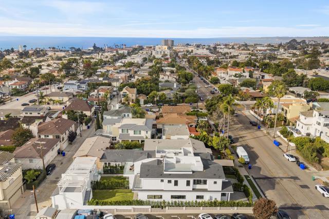 7216 FAY AVE, La Jolla CA: https://media.crmls.org/mediaz/a3bd327e-467f-43f4-a796-f3e1f3451ad0.jpg