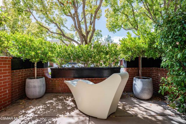 2366 Heatherbank Court, Lake Sherwood CA: https://media.crmls.org/mediaz/a3bdd7d7-cdeb-4921-bcee-ab3143fcf932.jpg