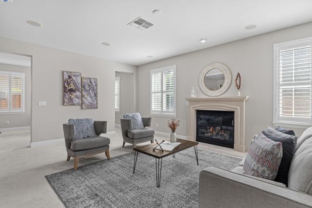 7818 Kennard Ln, San Ramon CA: https://media.crmls.org/mediaz/a3be94af-0c31-456d-bd1b-6c1c047556b6.jpg