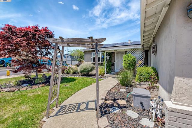 2683 Cryer St, Hayward CA: https://media.crmls.org/mediaz/a3bec501-e77b-4582-a2b4-5ae2284c5b73.jpg