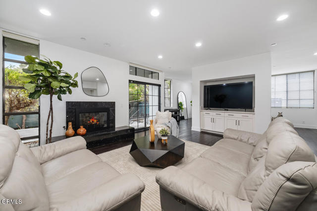 Detail Gallery Image 5 of 32 For 235 S Reeves Dr #104,  Beverly Hills,  CA 90212 - 2 Beds | 2/1 Baths