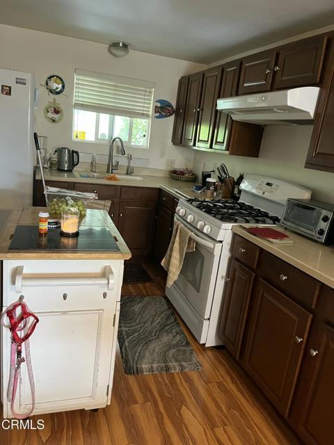 Detail Gallery Image 8 of 14 For 36 Copland Cir #36,  Ventura,  CA 93003 - 2 Beds | 2 Baths