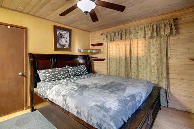 735 Santa Barbara Avenue, Sugarloaf CA: https://media.crmls.org/mediaz/a3bfb877-cf73-40e4-ac71-94985e511c1a.jpg