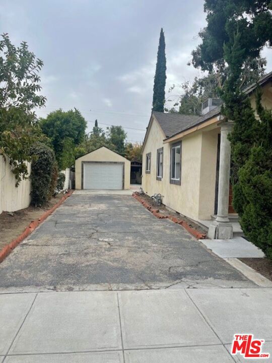 15226 Covello Street photo 3