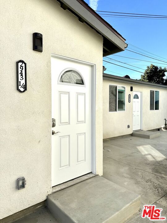 2943 S 9th Avenue, Los Angeles CA: https://media.crmls.org/mediaz/a3bfee2f-83de-489b-95c3-b446d5c90264.jpg