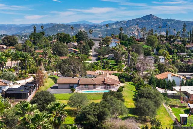 Detail Gallery Image 3 of 57 For 2717 Alexander Dr, Escondido,  CA 92029 - 4 Beds | 2/1 Baths