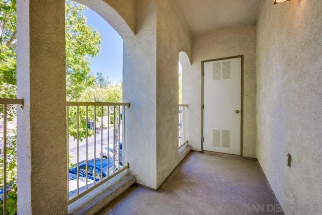 26374 Arboretum Way, Murrieta CA: https://media.crmls.org/mediaz/a3c0a8d8-4daf-4af8-9405-e067a95fe206.jpg