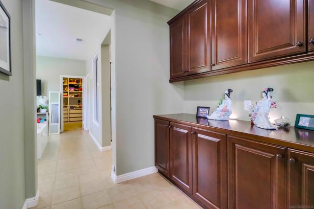 466 Agua Vista Dr, Chula Vista CA: https://media.crmls.org/mediaz/a3c0f956-fc84-4d01-b5ae-d117acc4aae2.jpg