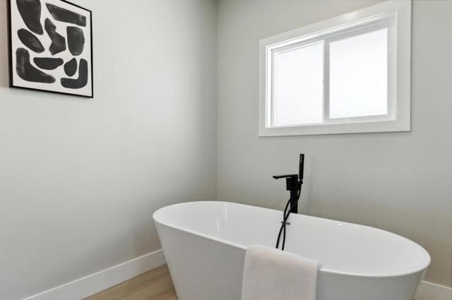 252 Euclid Avenue, Oakland CA: https://media.crmls.org/mediaz/a3c108ed-4049-4775-a84d-f82e39ba997b.jpg