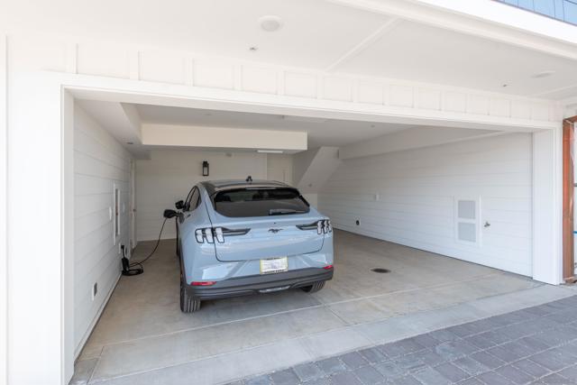 545 Orange Ave, Coronado CA: https://media.crmls.org/mediaz/a3c17dbe-5598-4208-b3b7-3081ba52e00f.jpg