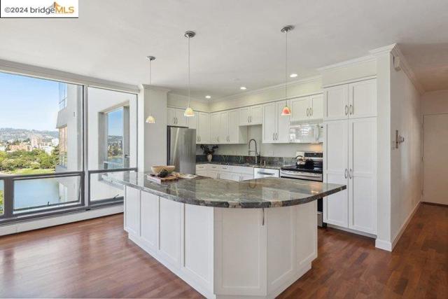 Image 24 of 53 For 177 19th St  7d