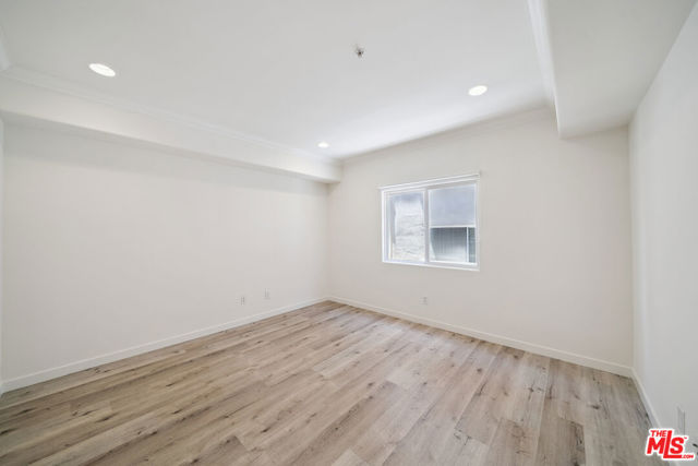 2335 S Bentley Avenue, Los Angeles CA: https://media.crmls.org/mediaz/a3c1e299-1827-460e-8758-d4abb5ab70a3.jpg