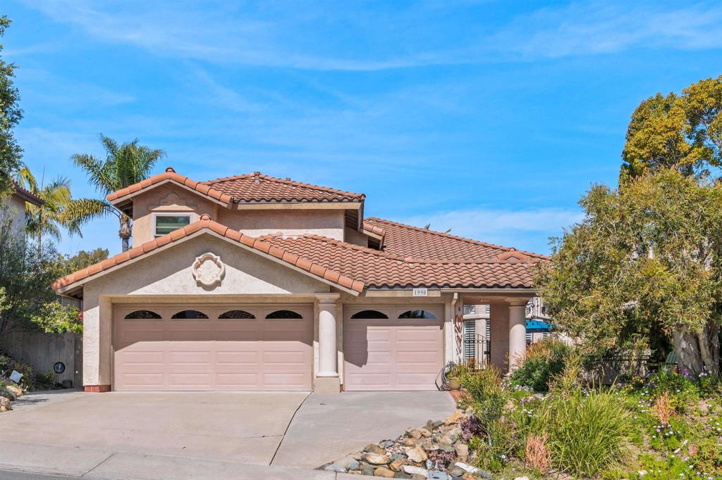 1990 Avenida La Posta