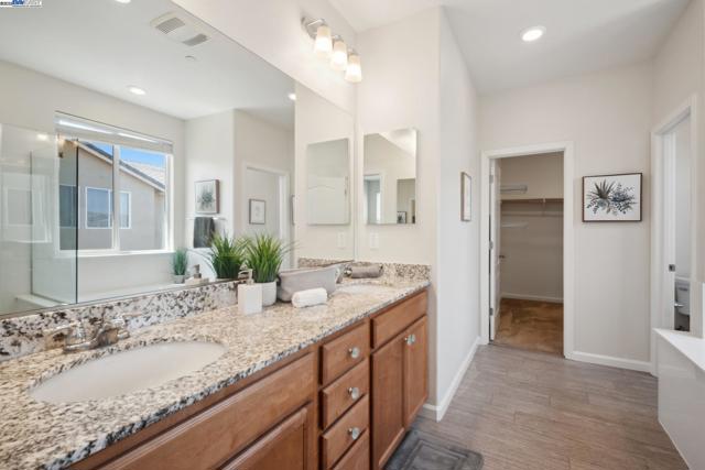 1109 Marsala Cir, Salinas CA: https://media.crmls.org/mediaz/a3c310b6-ca48-4e5a-ad16-ce43c1d1ad36.jpg