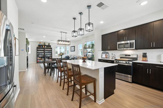 5405 Calle Sand Arch, San Diego CA: https://media.crmls.org/mediaz/a3c34f5b-ddb0-4915-8216-29a377ac5878.jpg
