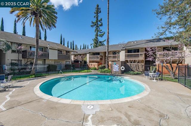 2742 Oak Rd, Walnut Creek CA: https://media.crmls.org/mediaz/a3c4c31d-0556-40ff-9ca7-0cc6d9d0adf1.jpg