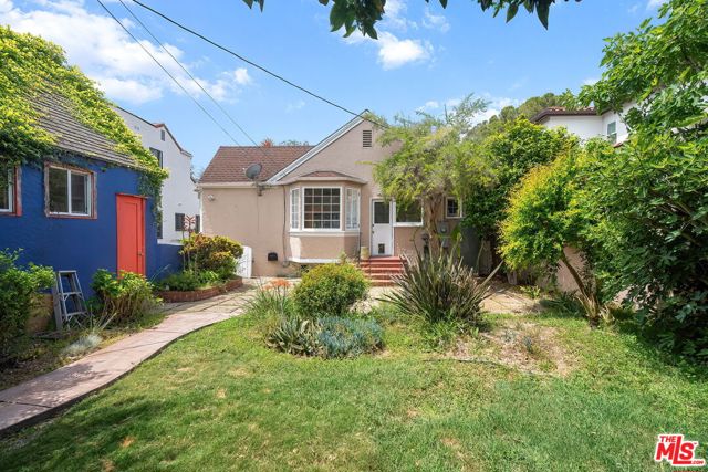 2558 Kelton Avenue, Los Angeles CA: https://media.crmls.org/mediaz/a3c516ca-3172-48d5-8e59-35402e64ab54.jpg