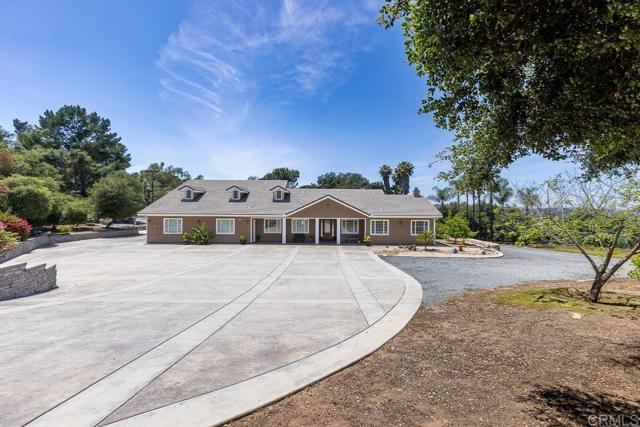 10166 Rancho Roble Rd., Escondido CA: https://media.crmls.org/mediaz/a3c52a1b-f48f-4d3d-8350-0a195c9aea53.jpg