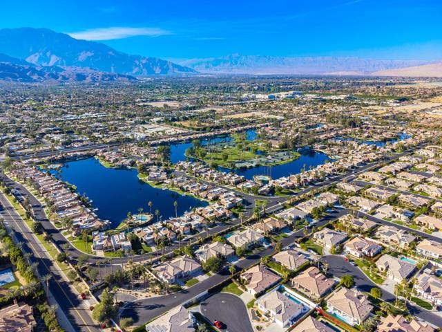 153 Lake Shore Drive, Rancho Mirage CA: https://media.crmls.org/mediaz/a3c562e3-f8fc-4231-9fa5-493e23463061.jpg