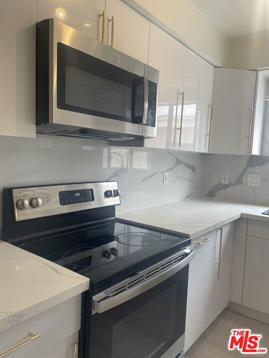 1609 Veteran Avenue, Los Angeles CA: https://media.crmls.org/mediaz/a3c6318f-2929-4020-b456-bdac1365adaf.jpg