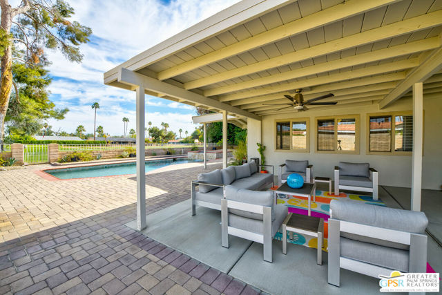 2002 S Bobolink Lane, Palm Springs CA: https://media.crmls.org/mediaz/a3c75c34-df32-4737-8427-c6da539f6f11.jpg