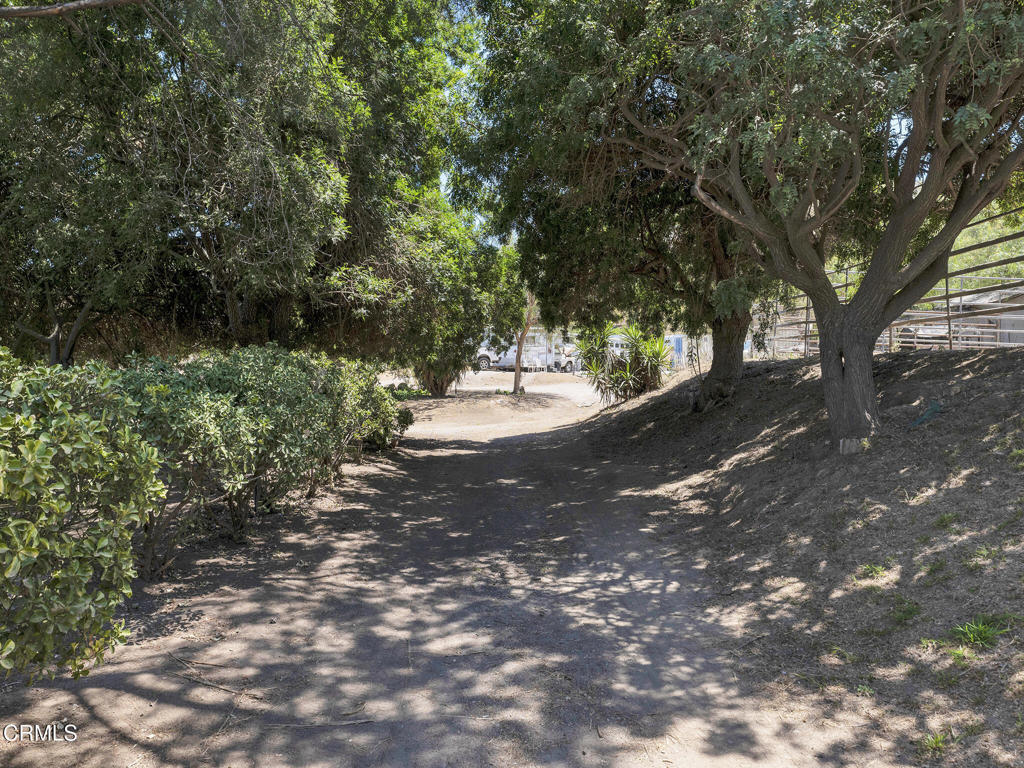 https://media.crmls.org/mediaz/a3c75eb0-b03c-438a-8c6d-50c5fbb31e18.jpg?preset=X-Large