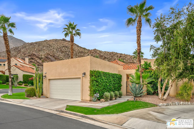 226 Canyon Circle, Palm Springs CA: https://media.crmls.org/mediaz/a3c7a98c-c465-4bb4-913e-799c74c11837.jpg