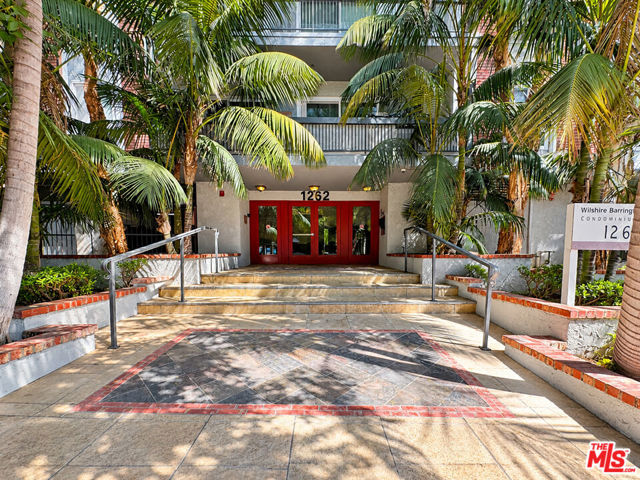 1262 South Barrington Avenue, 304