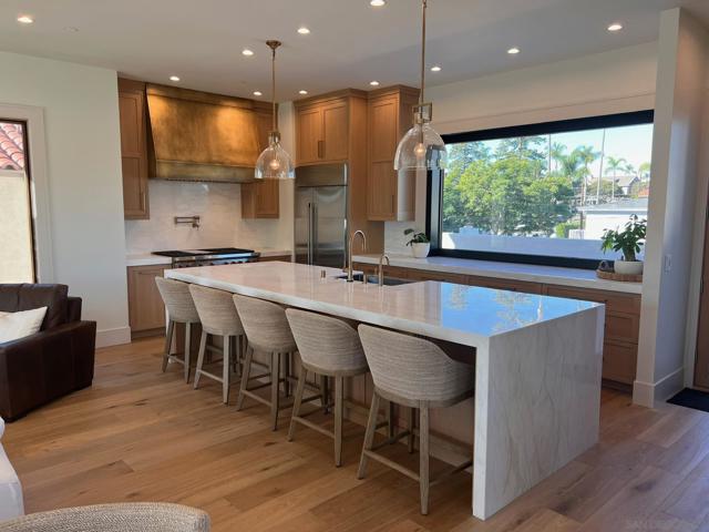 440 Pomona Avenue, Coronado CA: https://media.crmls.org/mediaz/a3c92210-0abc-4300-ab8c-09803784fd33.jpg