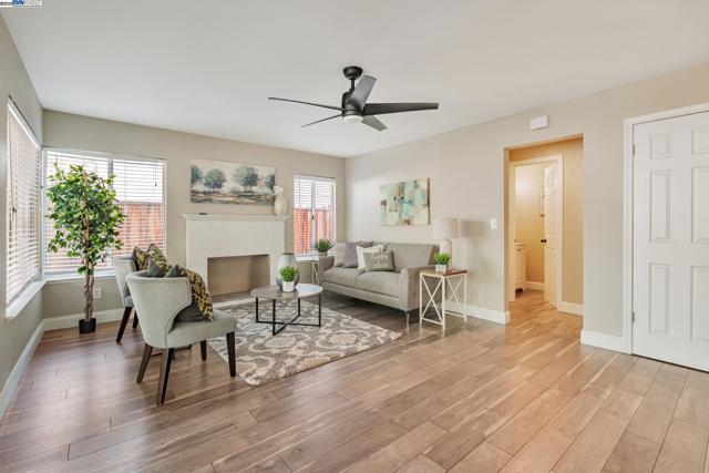 25 Phillips Ct, Tracy CA: https://media.crmls.org/mediaz/a3c935f2-a696-4e61-a410-b44829e0ba9b.jpg