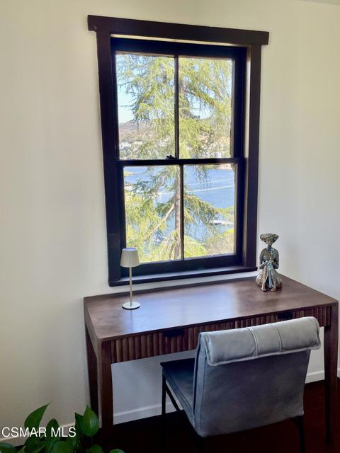 141 Lake Sherwood Drive, Lake Sherwood CA: https://media.crmls.org/mediaz/a3c97f20-3f70-42b6-b29f-25a49f48d347.jpg