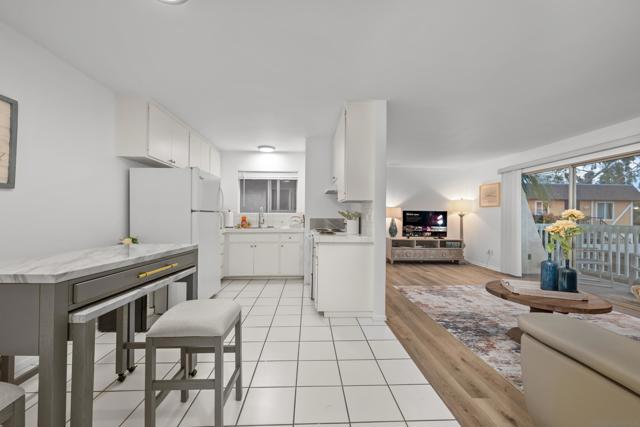 975 Laguna Drive, Carlsbad CA: https://media.crmls.org/mediaz/a3c9ed78-04ad-4173-bade-481fe867711f.jpg