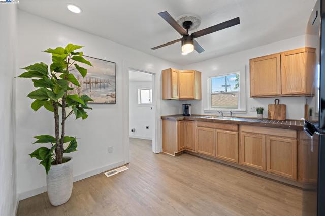 1385 Palm Ave, Martinez CA: https://media.crmls.org/mediaz/a3ca1dfa-5324-4d2b-b06e-9d7c96df932b.jpg