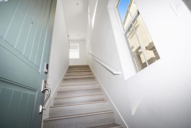 251 E Wrigleys Ave, Mountain House CA: https://media.crmls.org/mediaz/a3ca2858-622e-45c4-aac3-0cc5979eb49c.jpg