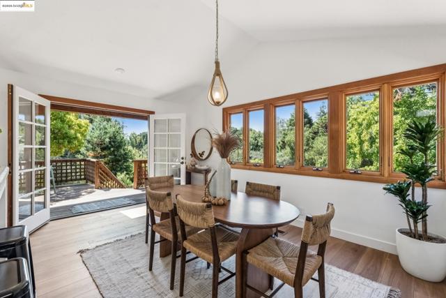 3176 Jordan Rd, Oakland CA: https://media.crmls.org/mediaz/a3ca37fe-24b7-489b-856d-8771914db67b.jpg