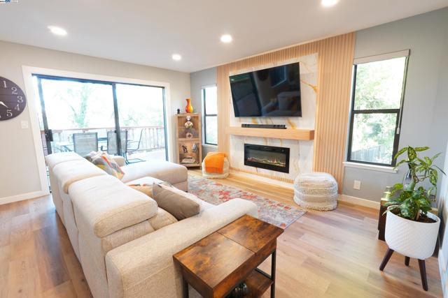 Image 15 of 29 For 19007 Mount Hood Way